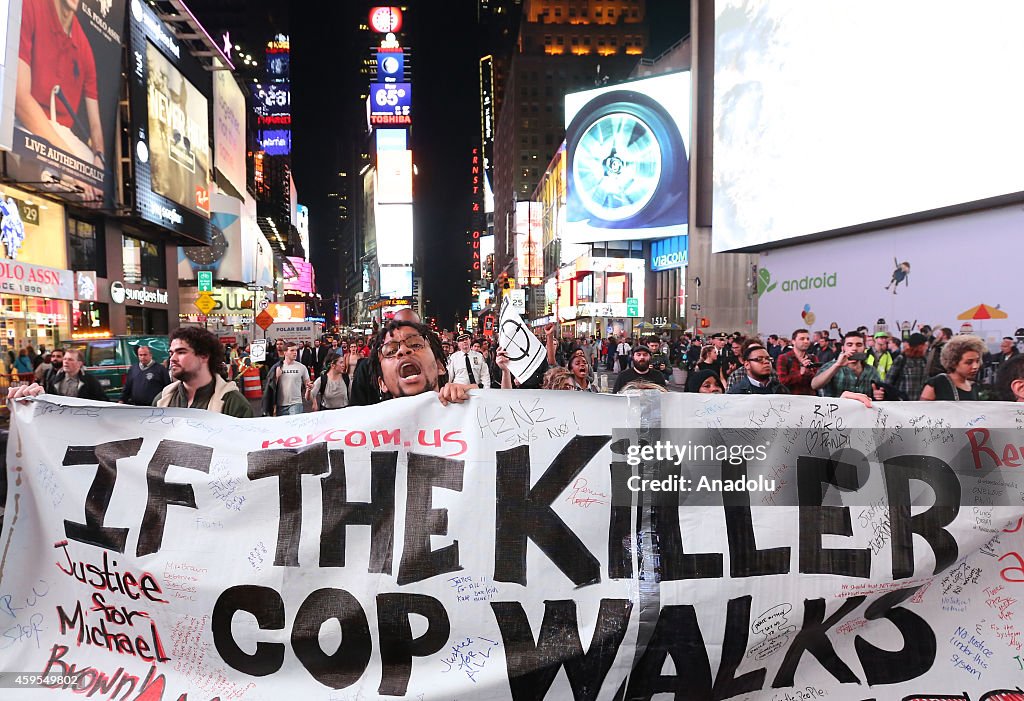 Hundreds protest in New York after Ferguson Grand Jury decision