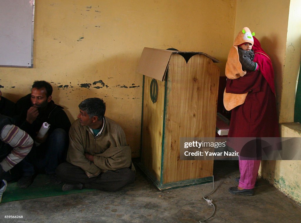 Brisk Voting In Troubled Torn  Kashmir