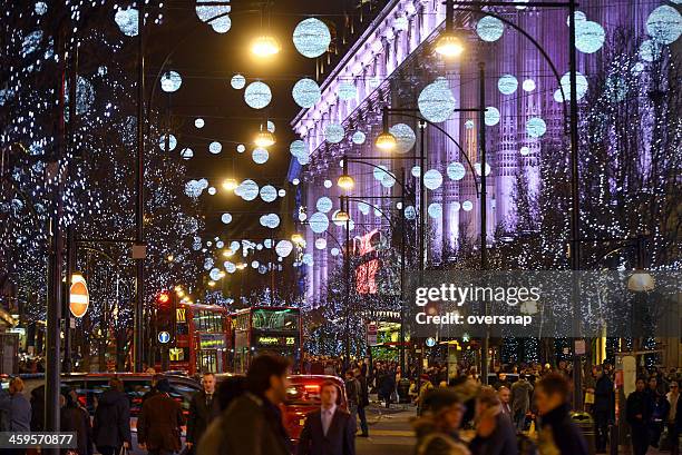 weihnachts-shopping in london - oxford street london stock-fotos und bilder