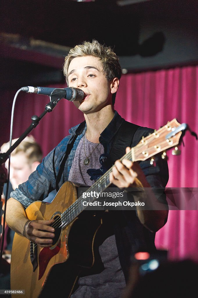 Elyar Fox Performs At The Borderline In London