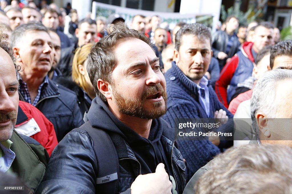 A farmer shouts his anger towards the Greek Ministry of...