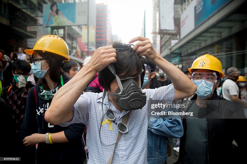 Hong Kong to Clear Protesters From New Road After Clashes