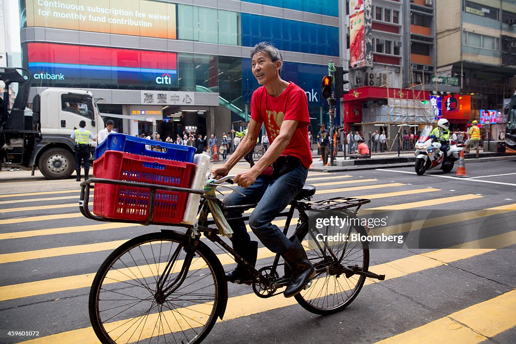 Hong Kong Starts Clearing Mong Kok Democracy Protest Site