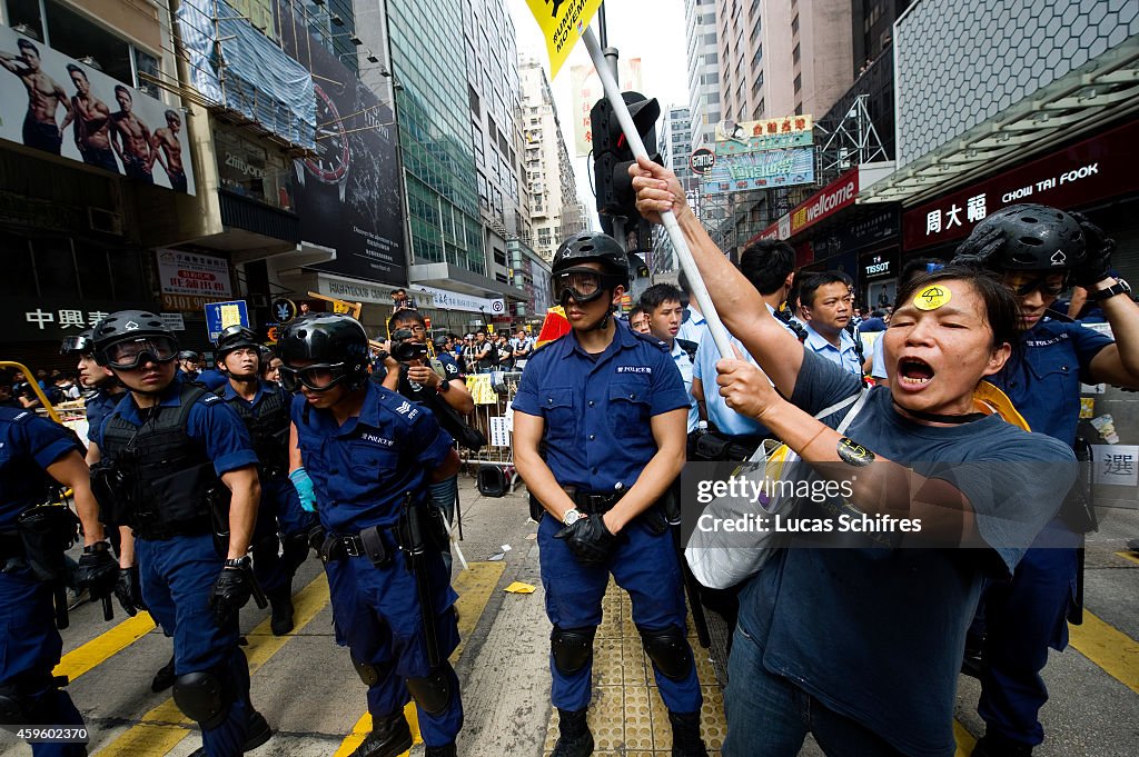 Police Clear Mong Kok Protest Site