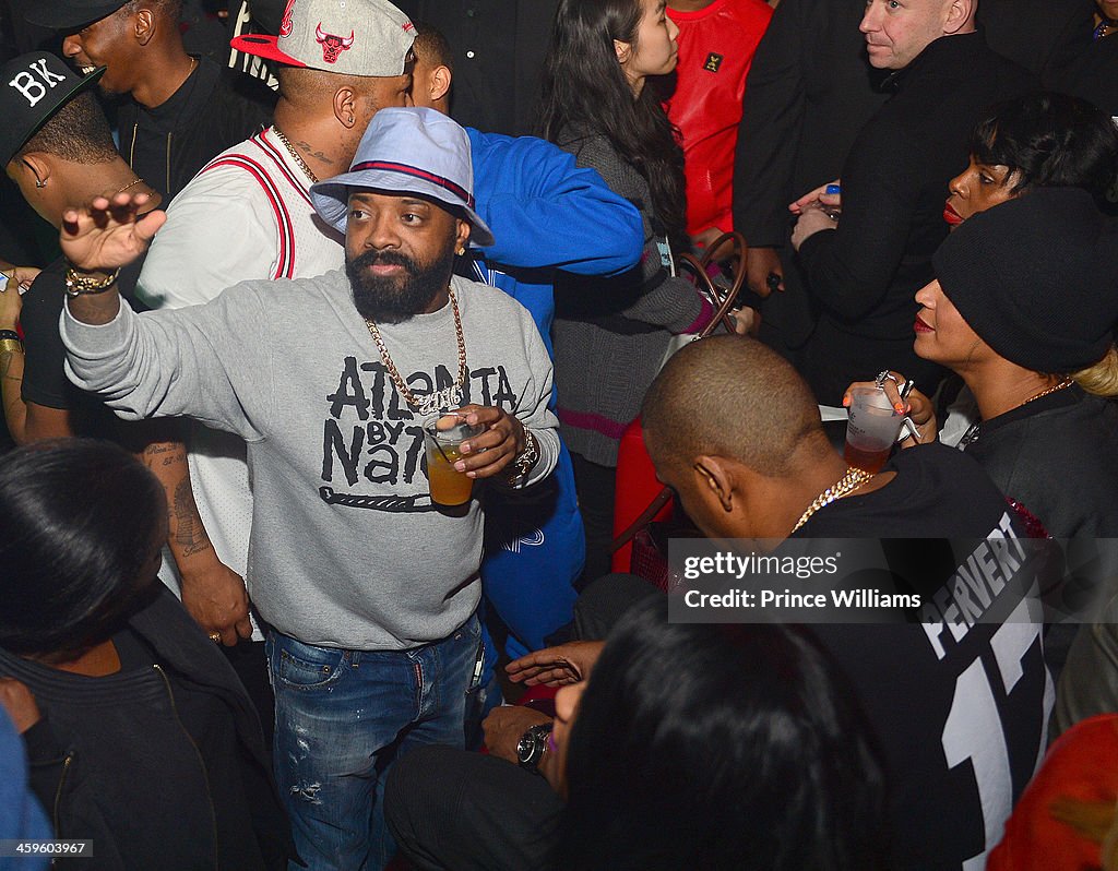 Jay Z Hosts Reign Nightclub