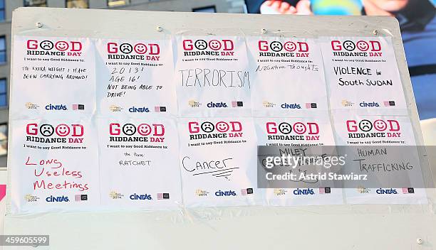 Good Riddance Note Photos and Premium High Res Pictures - Getty Images