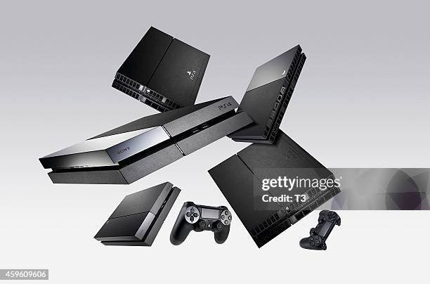 Multiple Ps4s 3,322 Playstation 4 Stock Photos, High-Res Pictures, and Images - Getty ...