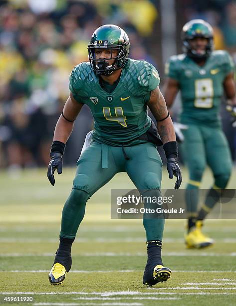 Defensive back Erick Dargan of the Oregon Ducks defends against the Colorado Buffaloes at Autzen Stadium on November 22, 2014 in Eugene, Oregon.