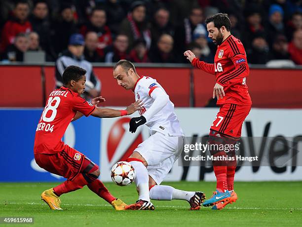 Wendell and Gonzalo Castro of Bayer Leverkusen close down Dimitar Berbatov of Monaco during the UEFA Champions League group C match between Bayer 04...