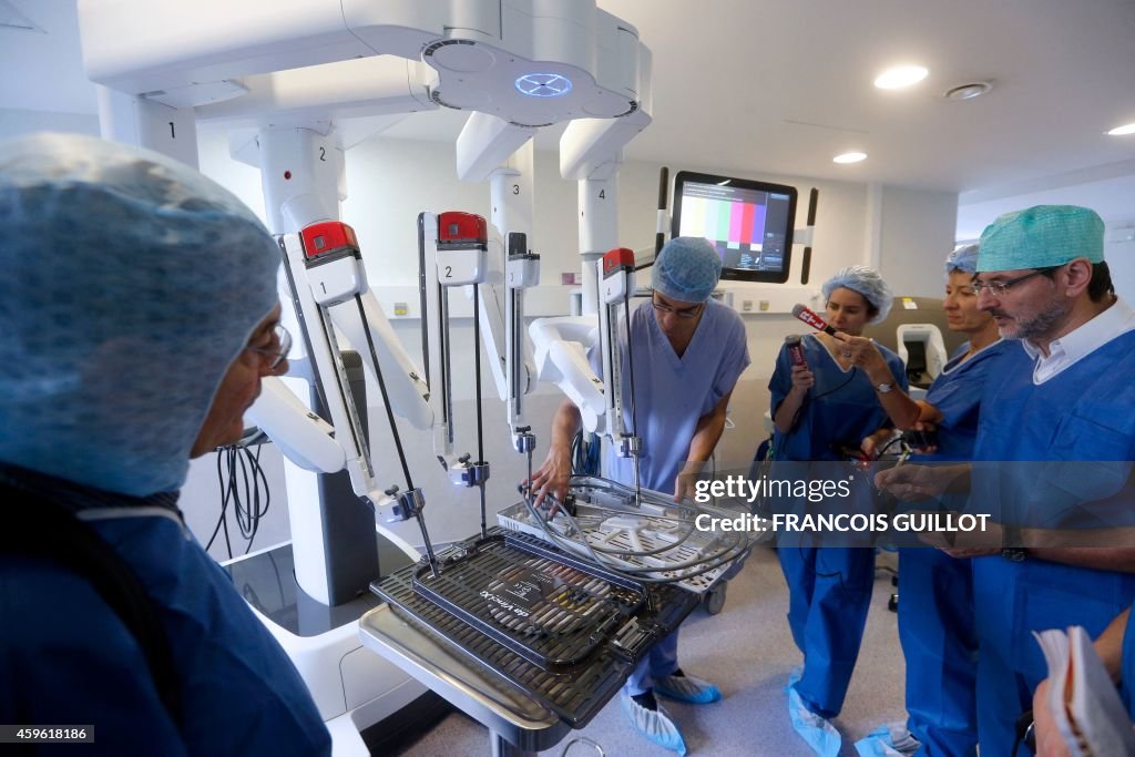 FRANCE-HEALTH-SURGERY-CANCER-ROBOTICS