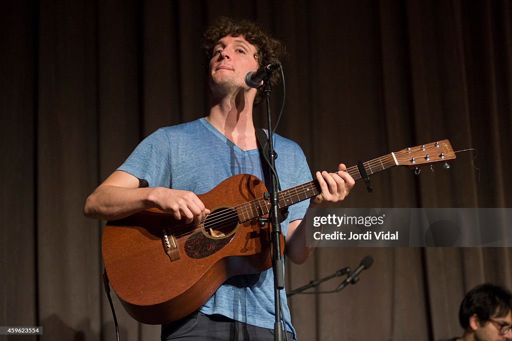 Sam Amidon Performs In Barcelona