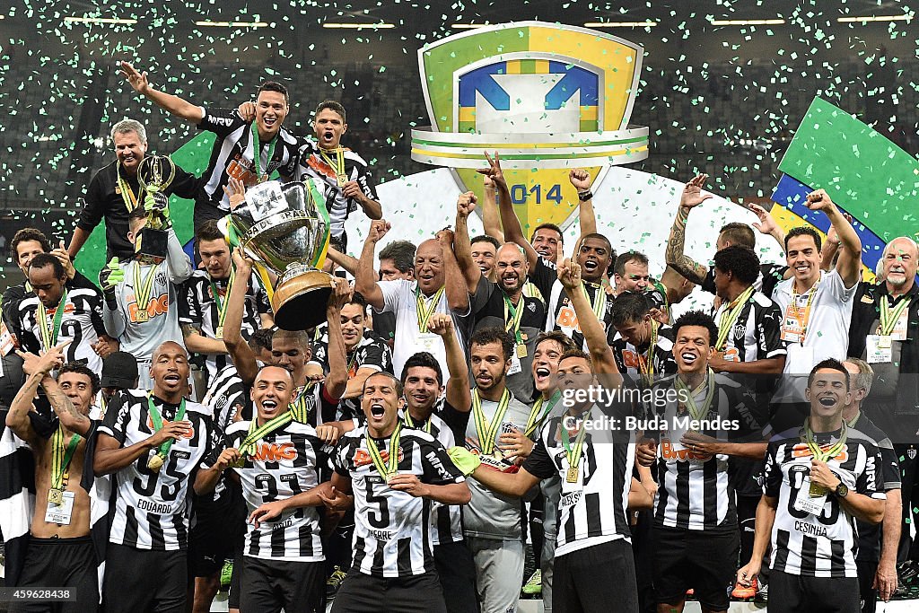 Cruzeiro v Atletico MG - Copa do Brasil 2014 Final