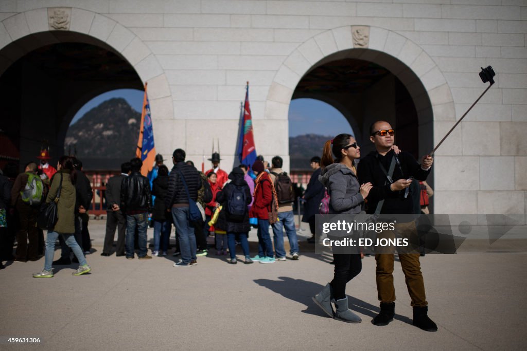 SKOREA-LIFESTYLE-TECHNOLOGY-CRIME-SELFIE