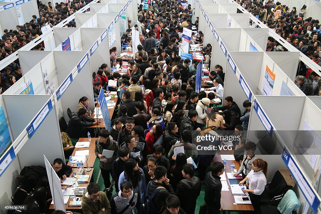 Graduates Attends Job Fair In Tianjin