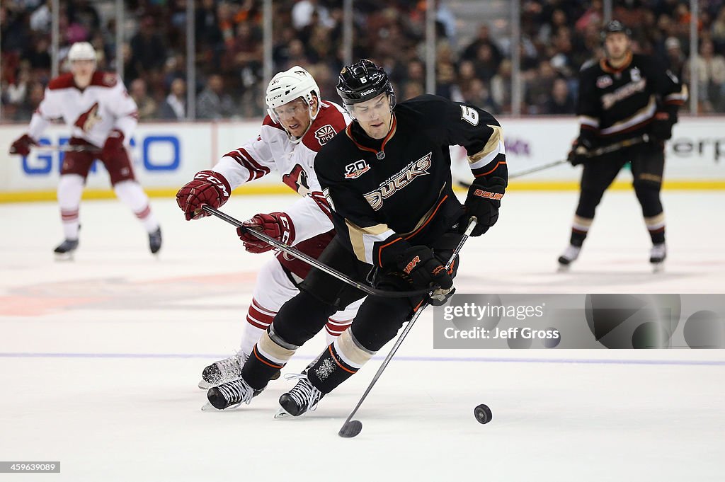 Phoenix Coyotes v Anaheim Ducks