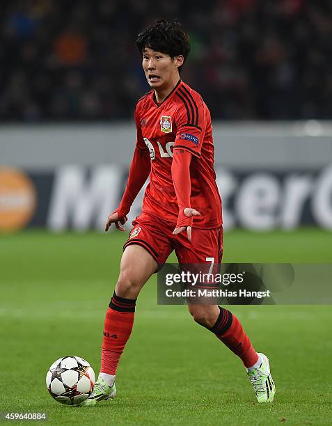 Heung-Min Son of Leverkusen controls the ball during the UEFA Champions League group C match between Bayer 04 Leverkusen and AS Monaco FC at BayArena...