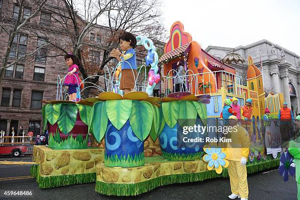 Dora The Explorer Float Fotografías e imágenes de stock - Getty Images