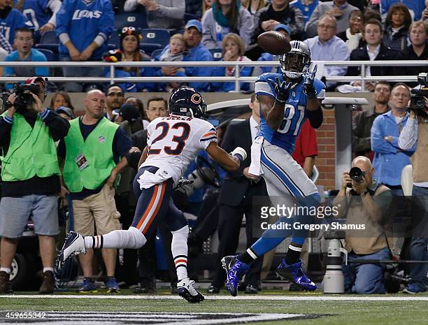 Calvin Johnson of the Detroit Lions catches a second quarter touchdown infront of Kyle Fuller of the Chicago Bears at Ford Field on November 27, 2014...