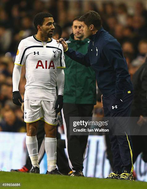 Aaron Lennon of Spurs speaks to Manager Mauricio Pochettino of Spurs uring the UEFA Europa League group C match between Tottenham Hotspur FC and FK...