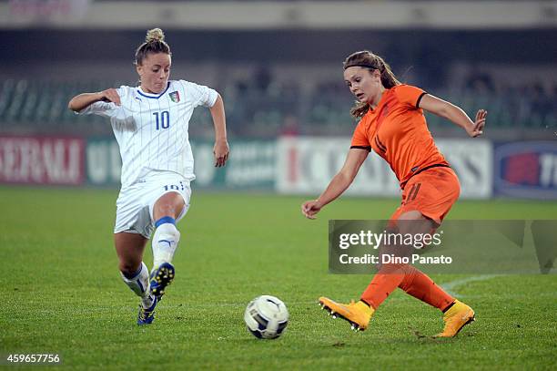 Martina Rosucci of Italy competes with Lieke Martens of Netherlands during the FIFA Women's World Cup Qualifier match between Italy and Netherlands...