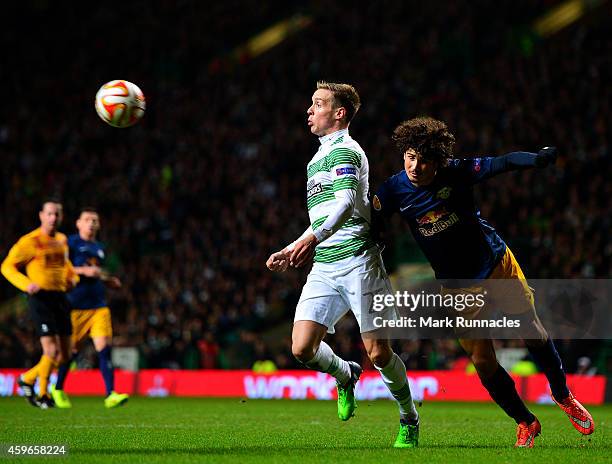 Stefan Johansen of Celtic shields the ball from Andre Ramalho of FC Salzburg during the UEFA Europa League group D match between Celtic FC and FC...