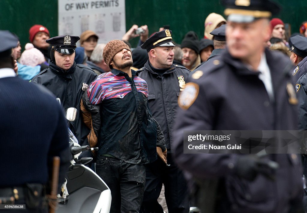 Arrests Made For Alleged Plans To Disrupt Macy's 2014 Thanksgiving Day Parade Over Ferguson Decision