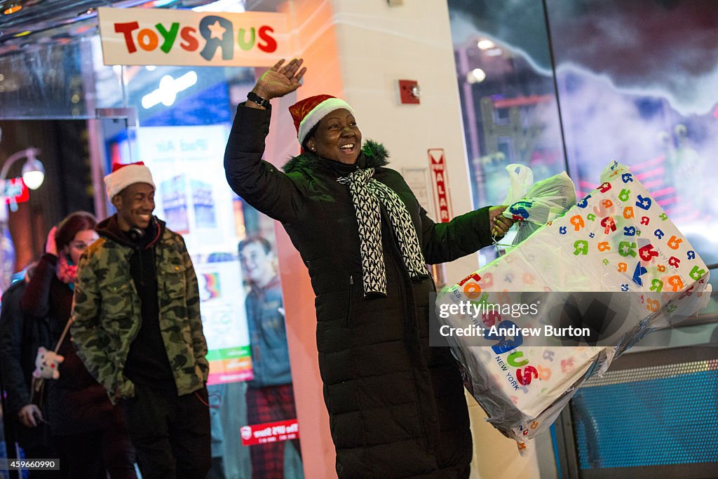 Black Friday Shopping Begins On Thanksgiving Evening