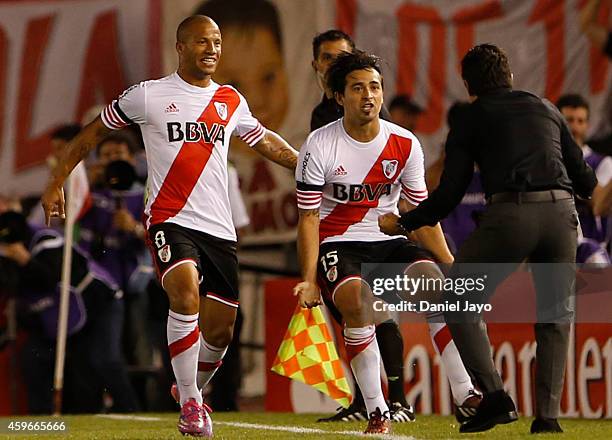 Leonardo Pisculichi of River Plate celebrates with Carlos Sanchez and Marcelo Gallardo coach of River Plate after scoring during a second leg...