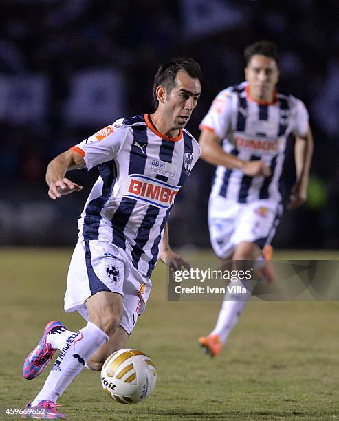 Cesar Delgado drives the ball during a quarterfinal first leg match between Monterrey and Atlas as part of the Apertura 2014 Liga MX at Tecnologico...