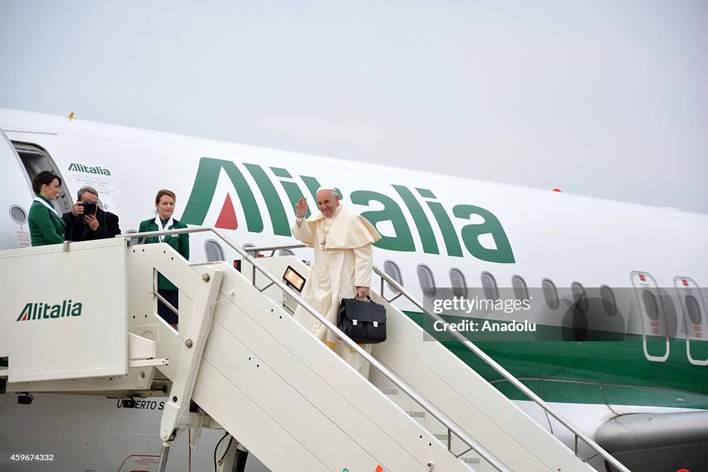 Pope Francis leaves for three-day Turkey visit