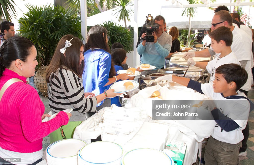 Gloria & Emilio Estefan Host The 7th Annual Thanksgiving Feed a Friend