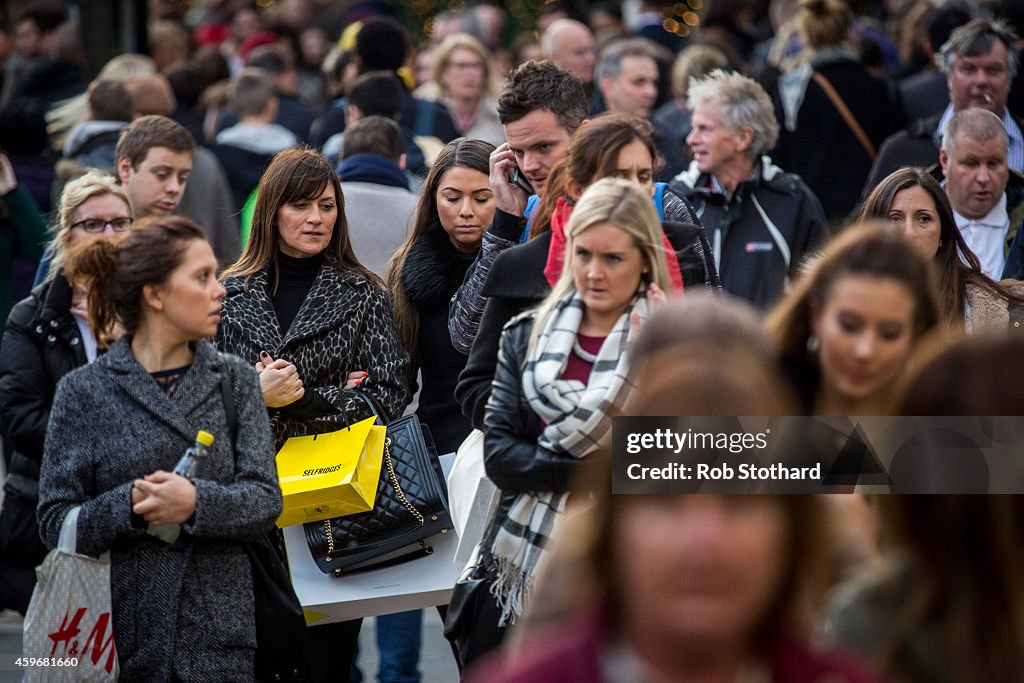 Black Friday Bargain Hunters Hit The Streets