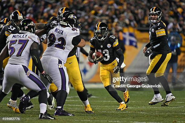 Running back Dri Archer of the Pittsburgh Steelers runs with the football after taking a handoff from quarterback Ben Roethlisberger as offensive...