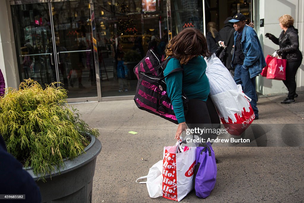 Black Friday Shoppers Look For Holiday Bargains