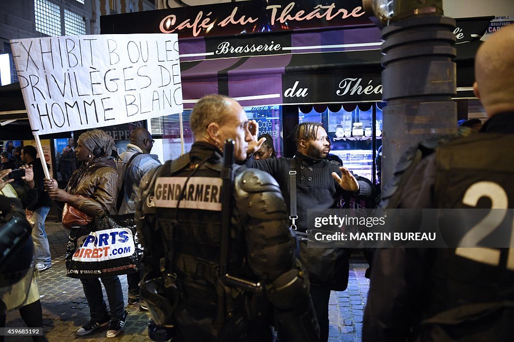 FRANCE-SAFRICA-THEATRE-DEMO