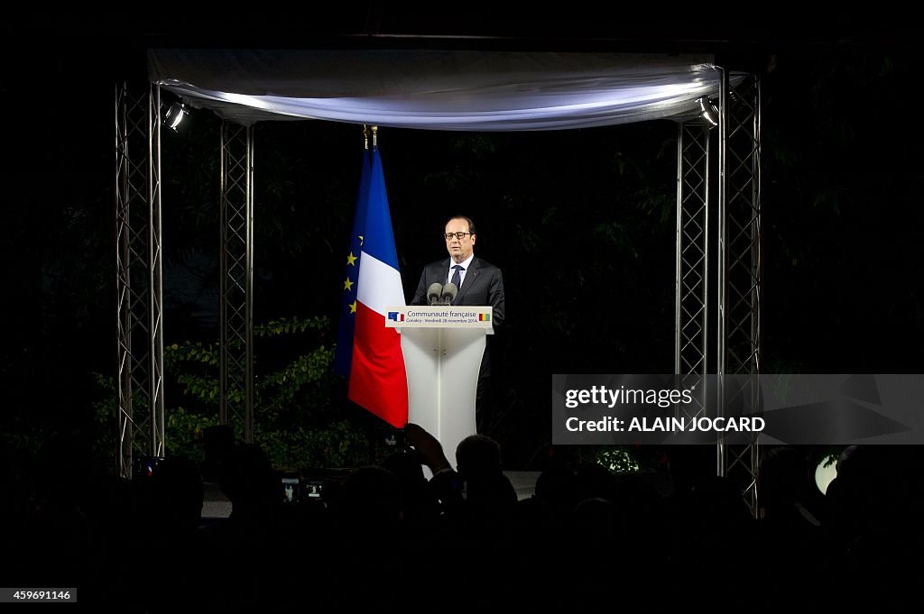 GUINEA-FRANCE-HEALTH-EBOLA-HOLLANDE-DIPLOMACY