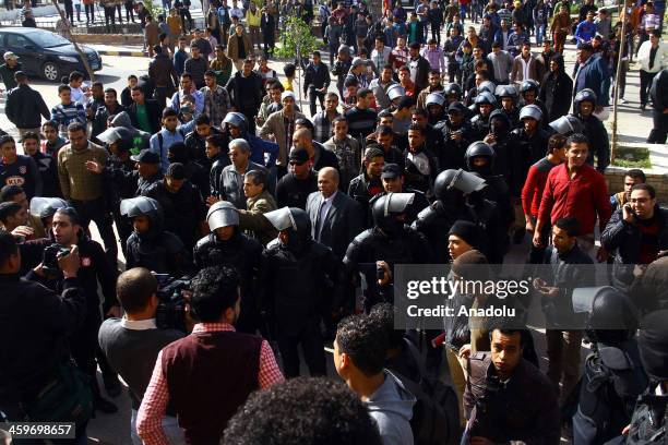 Azhar Security Al Azhar University Photos and Premium High Res Pictures - Getty Images