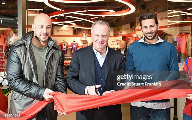 Pepe Reina, Karl-Heinz Rummenigge, CEO of FC Bayern Muenchen and Claudio Pizarro at the opening of the FC Bayern Muenchen Official Fan Shop at LP12...