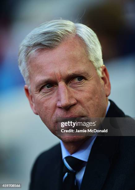 Alan Pardew manager of Newcastle United looks on during the Barclays Premier League match between West Ham United and Newcastle United at Boleyn...