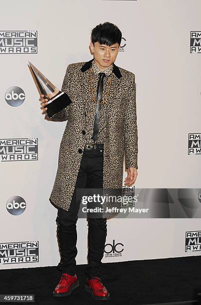 Singer Jason Zhang Jie poses in the press room at the 2014 American Music Awards at Nokia Theatre L.A. Live on November 23, 2014 in Los Angeles,...