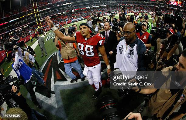 Tony Gonzalez of the Atlanta Falcons walks off the field after their 21-20 loss to the Carolina Panthers at Georgia Dome on December 29, 2013 in...