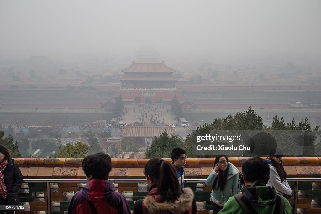 Heavy Smog Hits Beijing