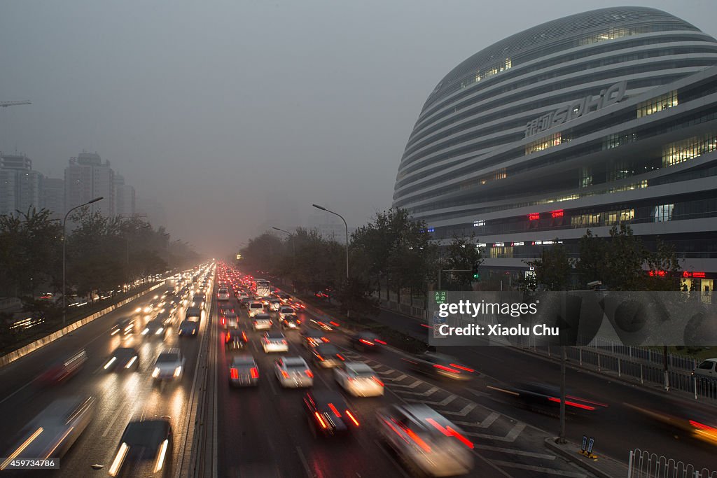 Heavy Smog Hits Beijing