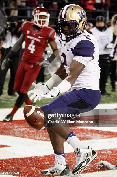 Kasen Williams of the Washington Huskies fumbles a reception attempt in the end zone during the 107th Apple Cup game against the Washington State...