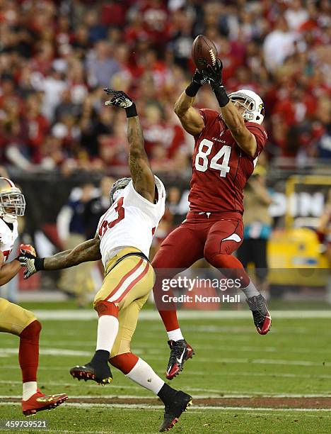 Rob Housler of the Arizona Cardinals makes a leaping catch over the top of NaVorro Bowman of the San Francisco 49ers at University of Phoenix Stadium...