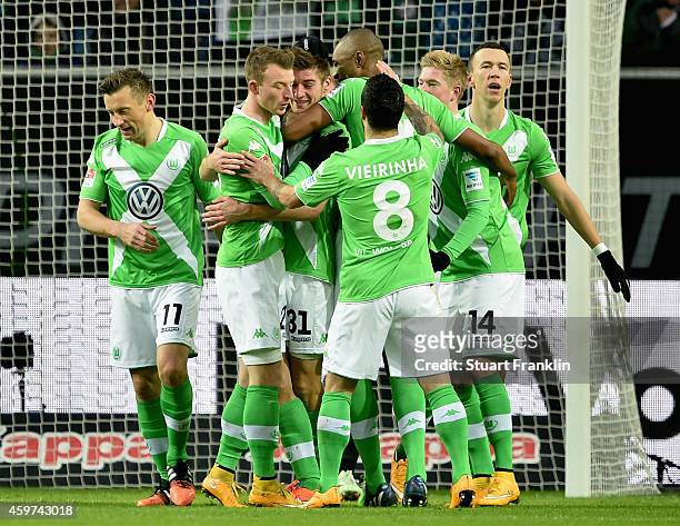 Robin Knoche of VfL Wolfsburg celebrates with team mates as he scores their first goal during the Bundesliga match between VfL Wolfsburg and Borussia...