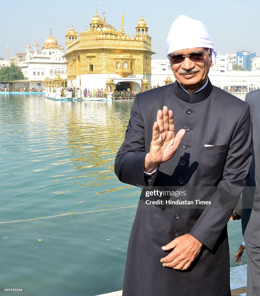 Governor Of Punjab Shivraj Patil Pays Obeisance At Golden Temple