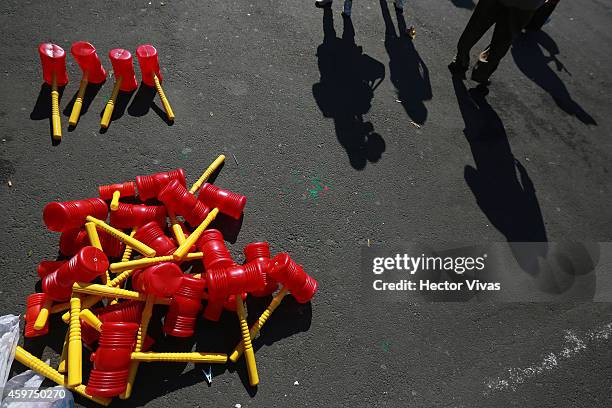 View of several Squeaky Mallet during the funeral of Mexican comedian, screenwriter, TV producer, actor and director Roberto Gomez Bolanos at Azteca...
