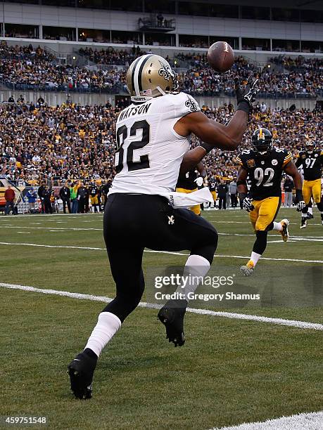 Benjamin Watson of the New Orleans Saints catches a pass for a second quarter touchdown against the Pittsburgh Steelers at Heinz Field on November...