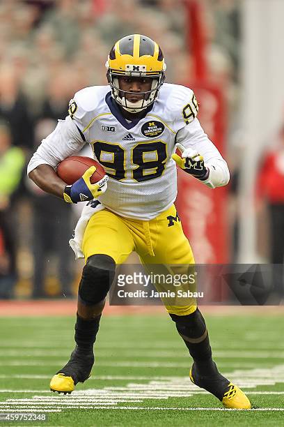 Quarterback Devin Gardner of the Michigan Wolverines runs with the ball against the Ohio State Buckeyes at Ohio Stadium on November 29, 2014 in...